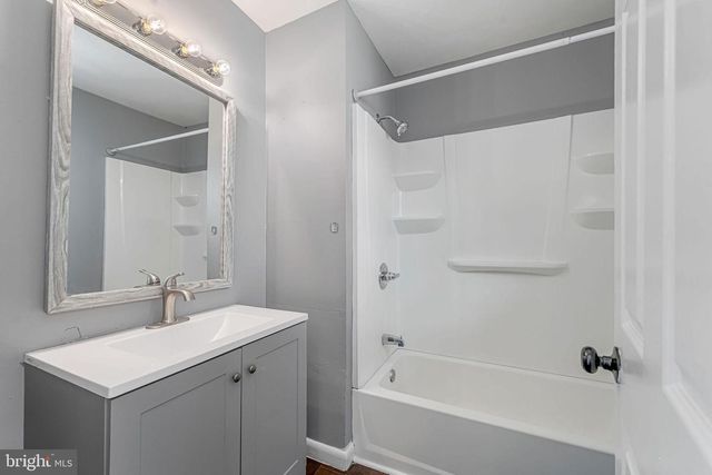 51 NOBLE RD, Sicklerville, NJ 08081