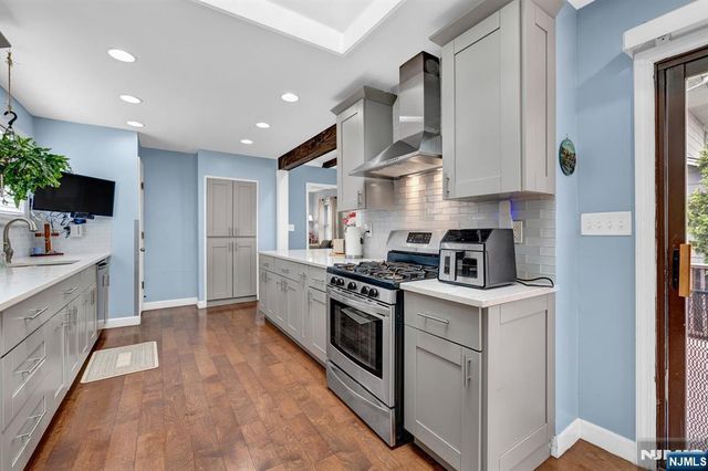 60 Vanderburgh Avenue, Rutherford, NJ 07070