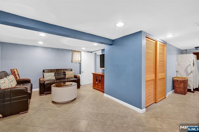 60 Vanderburgh Avenue, Rutherford, NJ 07070
