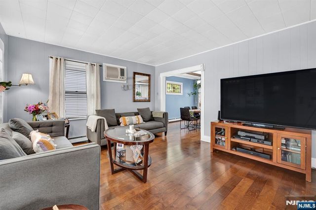 60 Vanderburgh Avenue, Rutherford, NJ 07070