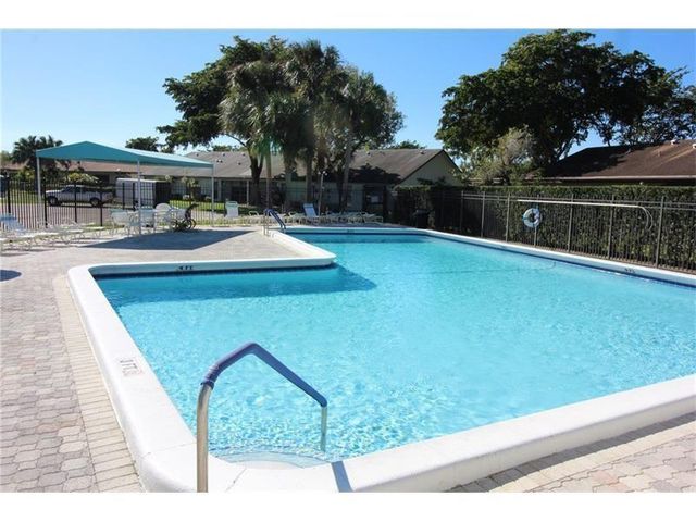10003 NW 83rd Street 4, Tamarac, FL 33321