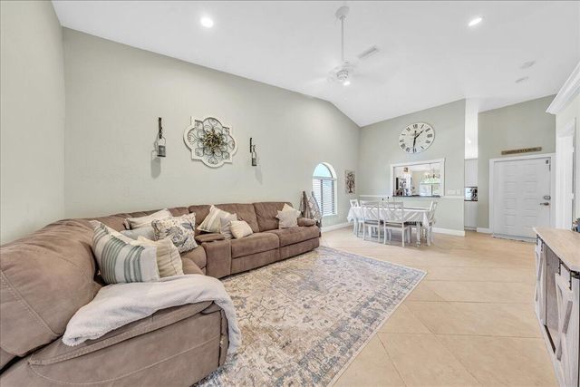 10003 NW 83rd Street 4, Tamarac, FL 33321
