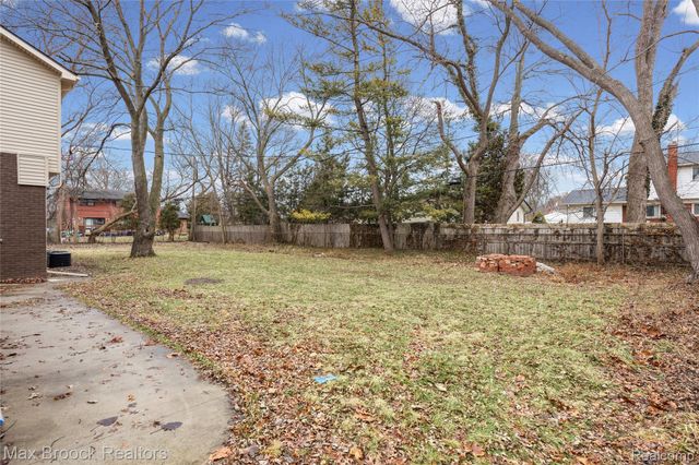 17348 Hilton Street, Southfield, MI 48075