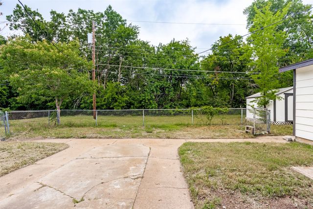 116 Vandenburg Drive, Denison, TX 75020
