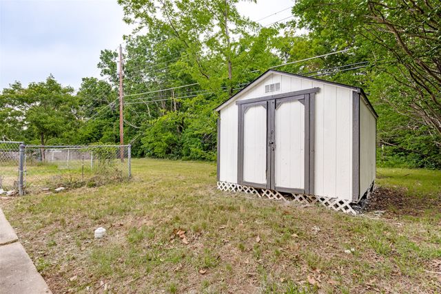 116 Vandenburg Drive, Denison, TX 75020