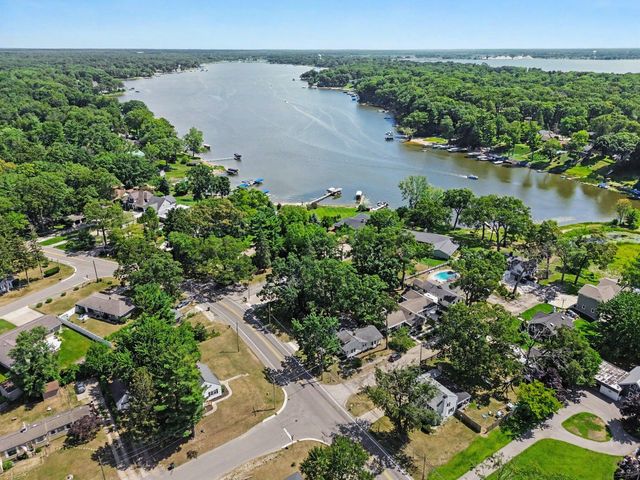 506 Bear Lake Road, North Muskegon, MI 49445