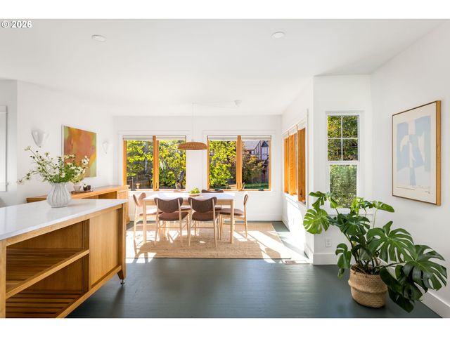 3860 N MELROSE Dr, Portland, OR 97227