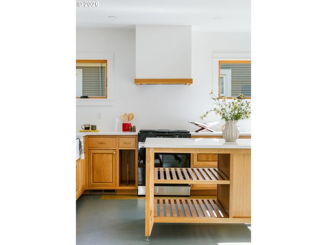 3860 N MELROSE Dr, Portland, OR 97227