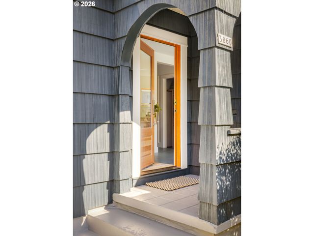 3860 N MELROSE Dr, Portland, OR 97227