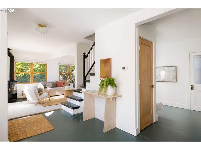 3860 N MELROSE Dr, Portland, OR 97227