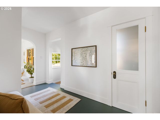 3860 N MELROSE Dr, Portland, OR 97227