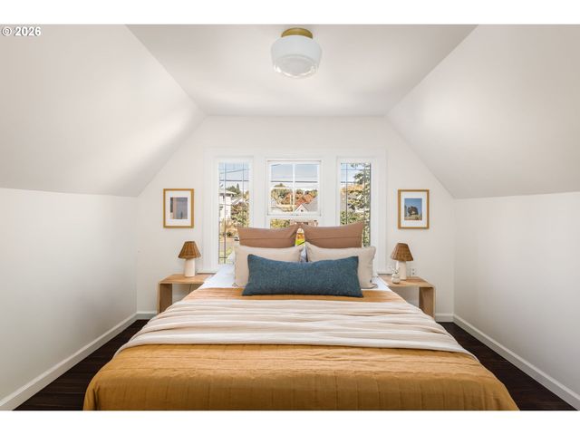 3860 N MELROSE Dr, Portland, OR 97227