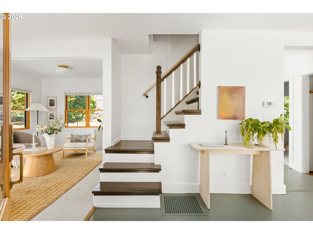 3860 N MELROSE Dr, Portland, OR 97227