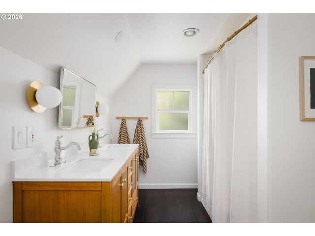 3860 N MELROSE Dr, Portland, OR 97227