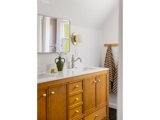 3860 N MELROSE Dr, Portland, OR 97227