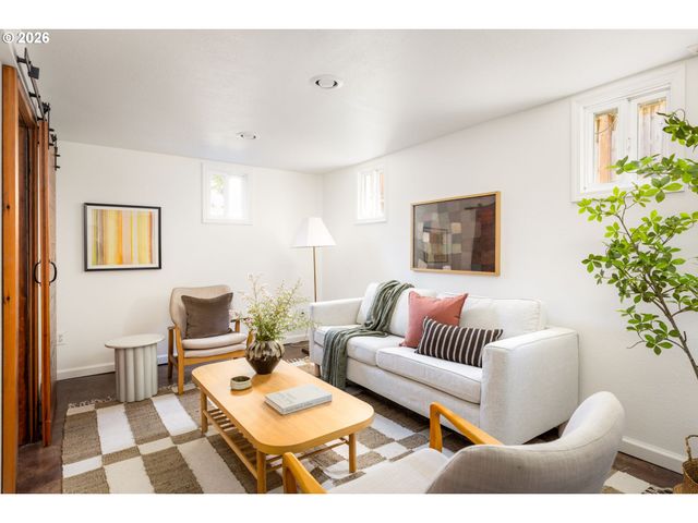 3860 N MELROSE Dr, Portland, OR 97227