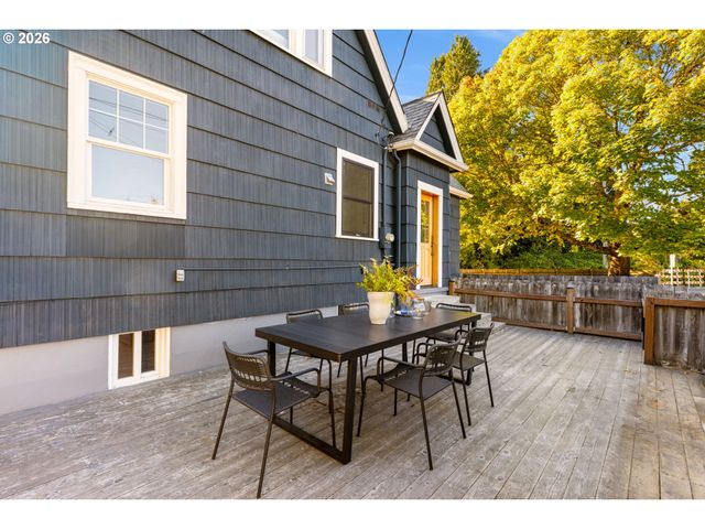 3860 N MELROSE Dr, Portland, OR 97227