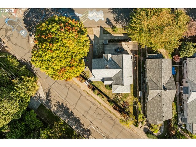 3860 N MELROSE Dr, Portland, OR 97227