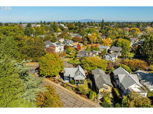 3860 N MELROSE Dr, Portland, OR 97227