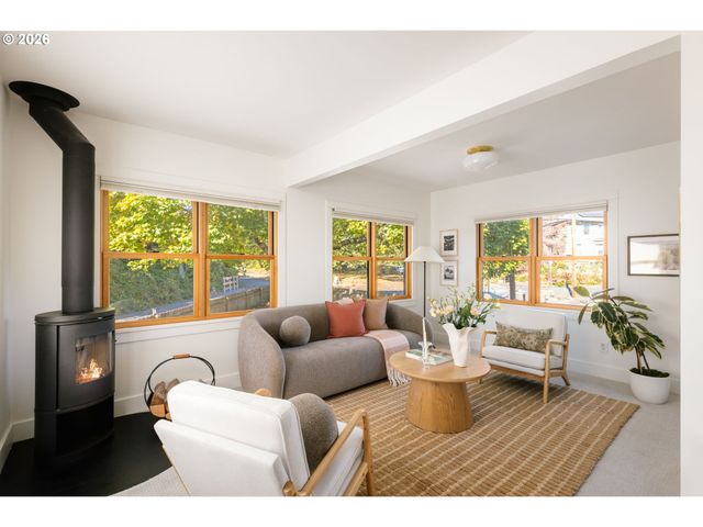 3860 N MELROSE Dr, Portland, OR 97227