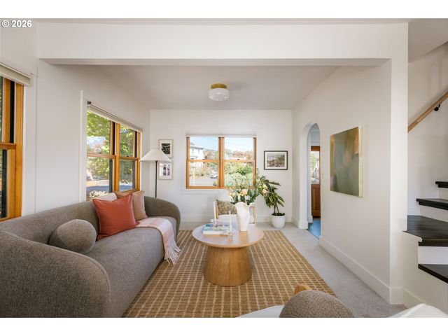 3860 N MELROSE Dr, Portland, OR 97227