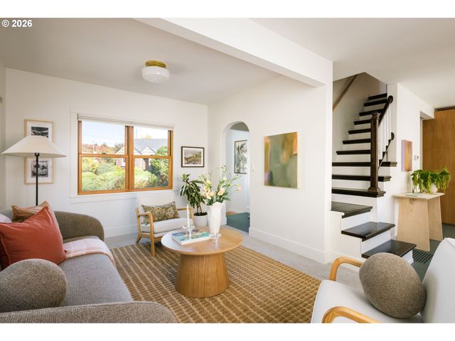 3860 N MELROSE Dr, Portland, OR 97227