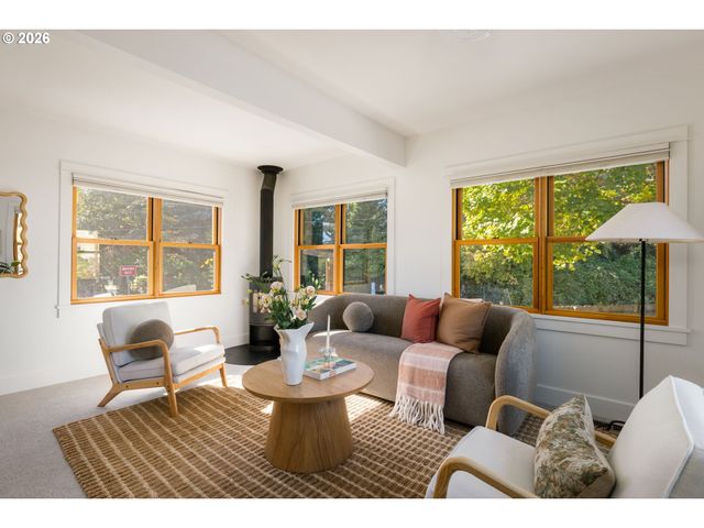 3860 N MELROSE Dr, Portland, OR 97227