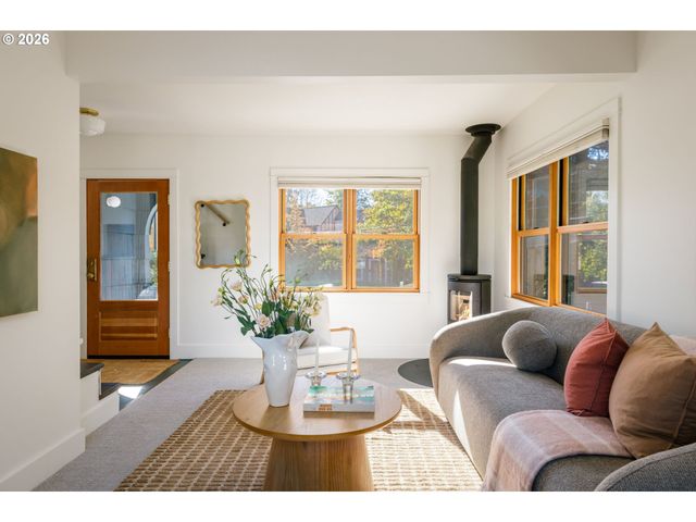 3860 N MELROSE Dr, Portland, OR 97227