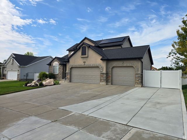 2002 S CHELEMES WAY, Clearfield, UT 84015