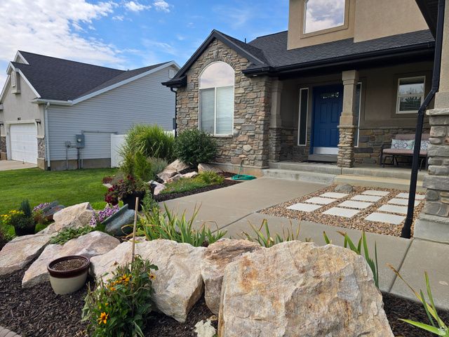 2002 S CHELEMES WAY, Clearfield, UT 84015