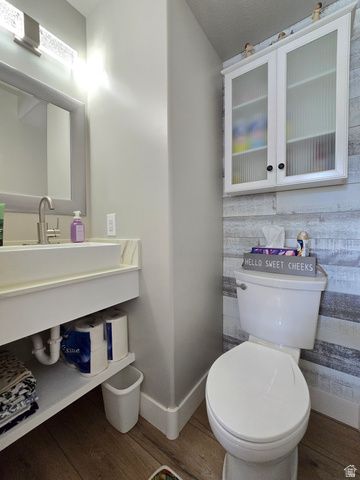 2002 S CHELEMES WAY, Clearfield, UT 84015