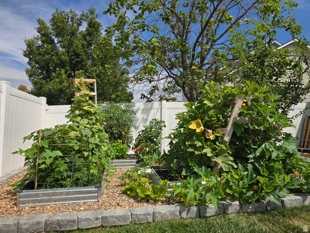 2002 S CHELEMES WAY, Clearfield, UT 84015