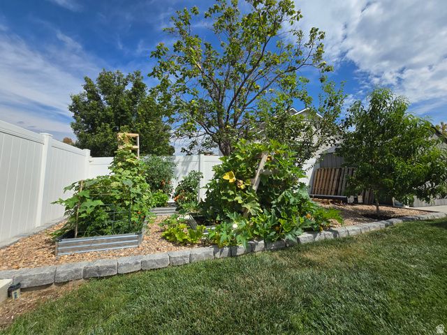 2002 S CHELEMES WAY, Clearfield, UT 84015