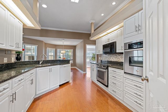 3377 Crestview Ln, Gulf Breeze, FL 32563