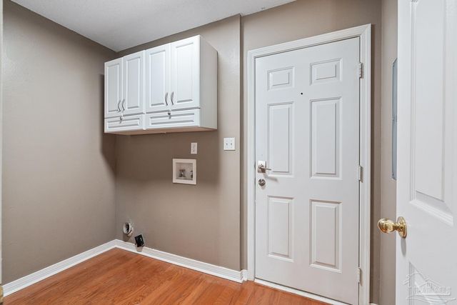 3377 Crestview Ln, Gulf Breeze, FL 32563