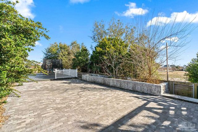 3377 Crestview Ln, Gulf Breeze, FL 32563