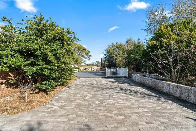 3377 Crestview Ln, Gulf Breeze, FL 32563