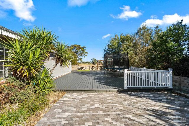 3377 Crestview Ln, Gulf Breeze, FL 32563