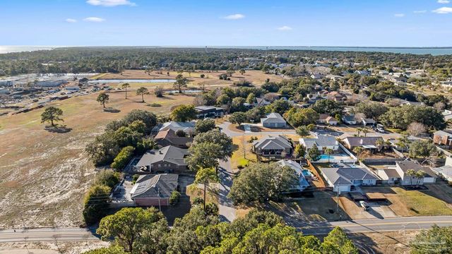 3377 Crestview Ln, Gulf Breeze, FL 32563