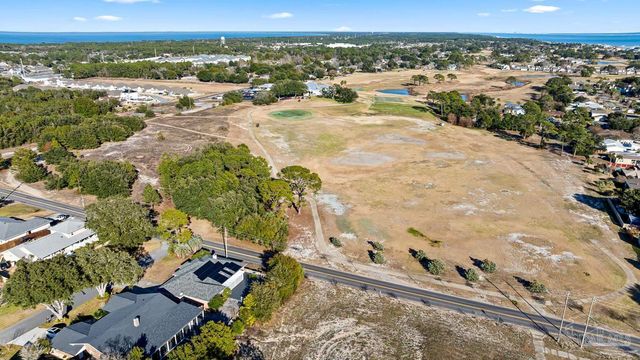 3377 Crestview Ln, Gulf Breeze, FL 32563