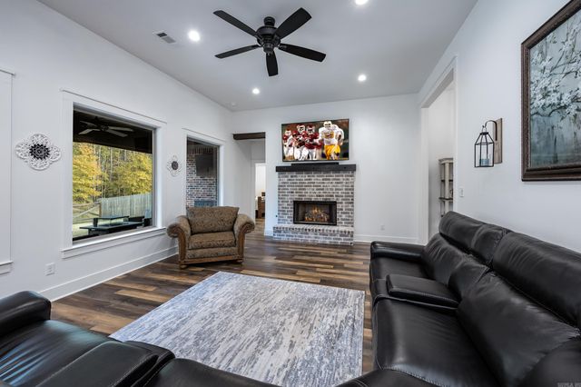 6126 Creekwater Drive, Alexander, AR 72002