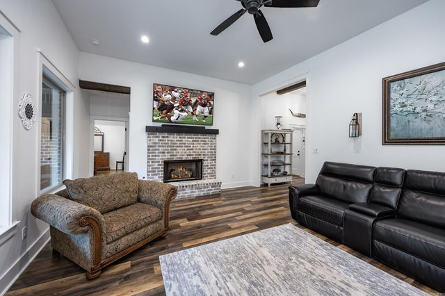 6126 Creekwater Drive, Alexander, AR 72002