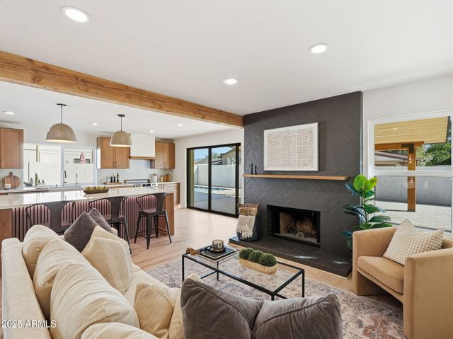 6613 N 81ST Place, Scottsdale, AZ 85250