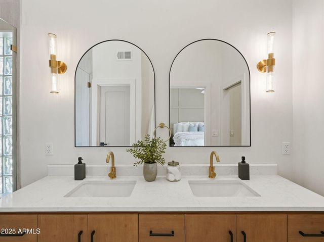 6613 N 81ST Place, Scottsdale, AZ 85250