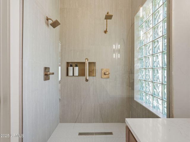 6613 N 81ST Place, Scottsdale, AZ 85250