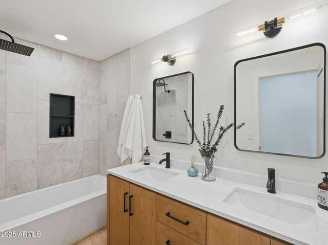 6613 N 81ST Place, Scottsdale, AZ 85250