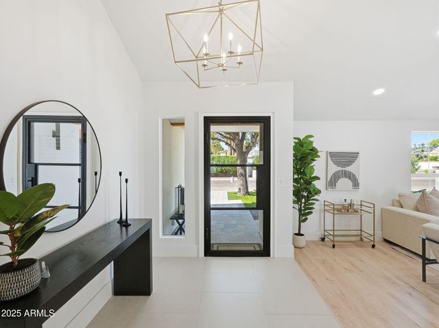 6613 N 81ST Place, Scottsdale, AZ 85250