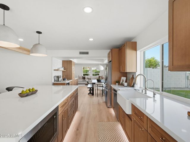 6613 N 81ST Place, Scottsdale, AZ 85250