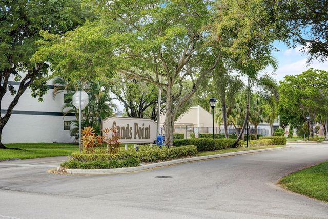 8370 Sands Point Boulevard Boulevard H208, Tamarac, FL 33321