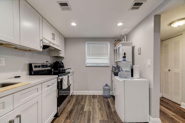 8370 Sands Point Boulevard Boulevard H208, Tamarac, FL 33321